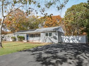 21 Woodridge Road, Hampton Bays NY 11946