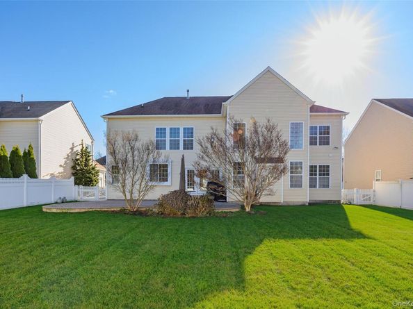 33 Pinehurst Drive, Mount Sinai NY 11766