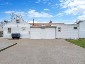 1 Holbrook Street, Bay Shore NY 11706