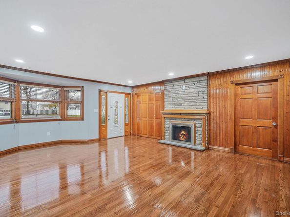 1 Holbrook Street, Bay Shore NY 11706