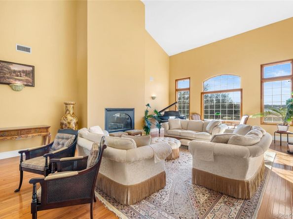 28 Old Neck Road S, Center Moriches NY 11934