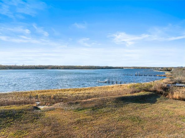 28 Old Neck Road S, Center Moriches NY 11934