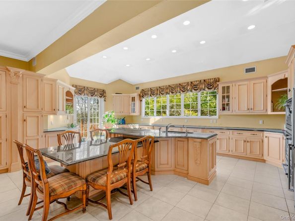 28 Old Neck Road S, Center Moriches NY 11934