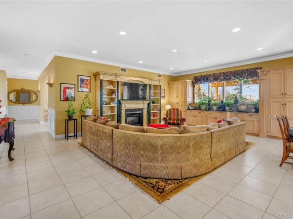 28 Old Neck Road S, Center Moriches NY 11934