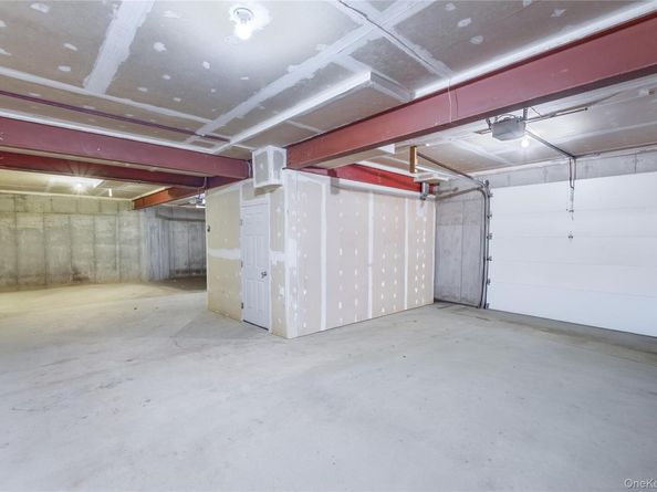 28 Old Neck Road S, Center Moriches NY 11934