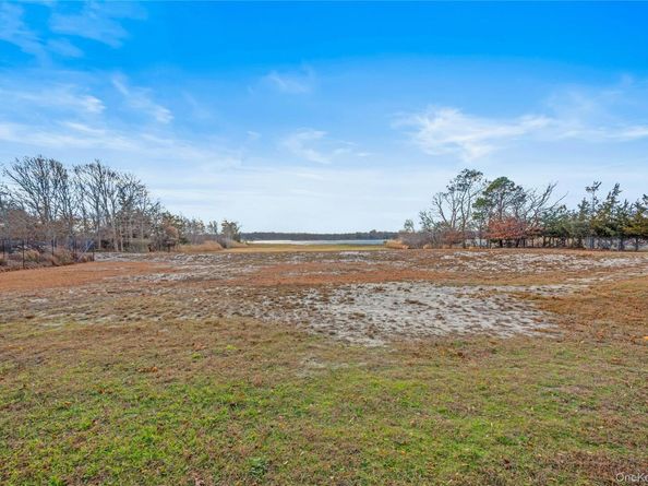 28 Old Neck Road S, Center Moriches NY 11934