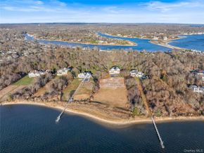 28 Old Neck Road S, Center Moriches NY 11934