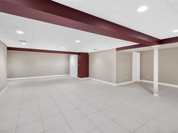 28 Old Neck Road S, Center Moriches NY 11934