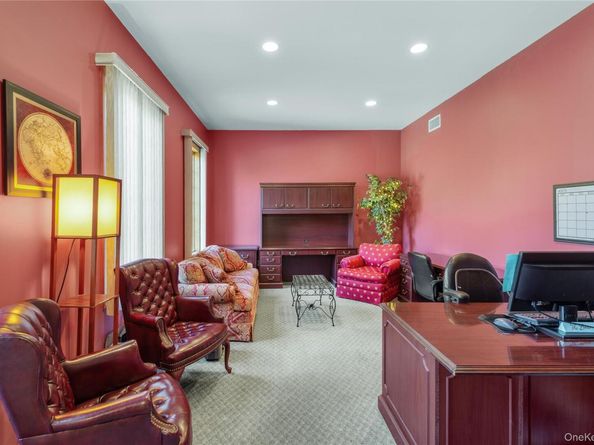 28 Old Neck Road S, Center Moriches NY 11934