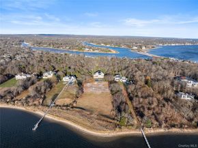 28 Old Neck Road S, Center Moriches NY 11934
