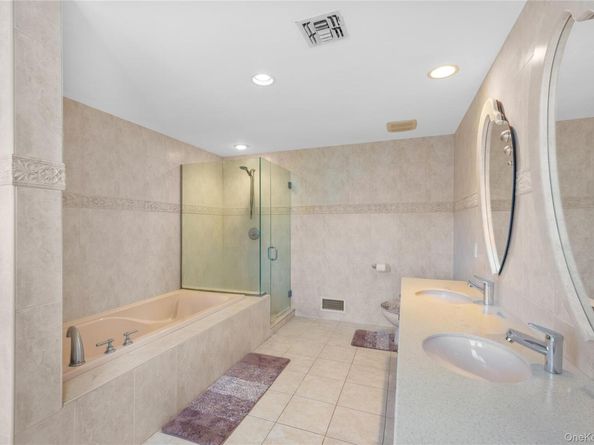 28 Old Neck Road S, Center Moriches NY 11934