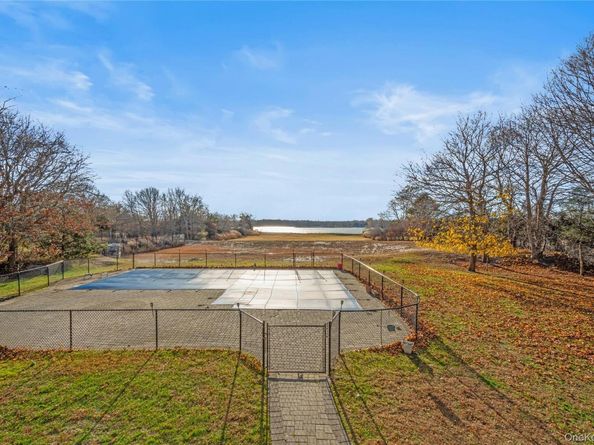 28 Old Neck Road S, Center Moriches NY 11934