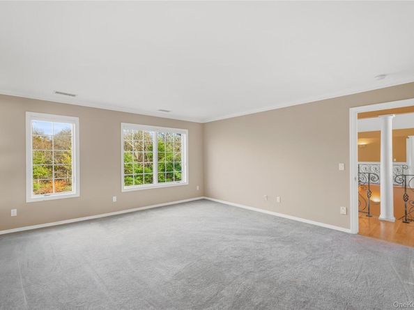 28 Old Neck Road S, Center Moriches NY 11934