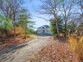 28 Old Neck Road S, Center Moriches NY 11934