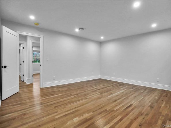 9 Susan Lane, Dix Hills NY 11746