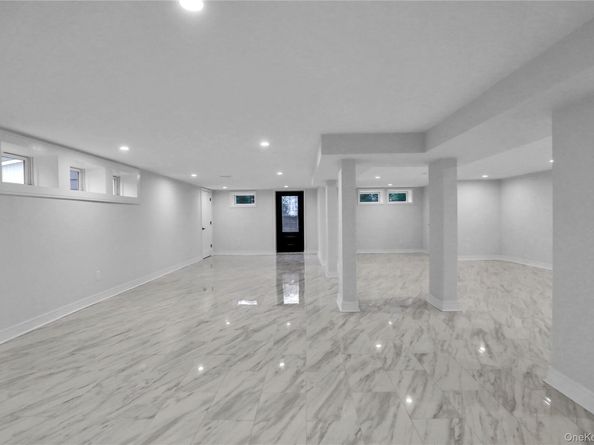 9 Susan Lane, Dix Hills NY 11746