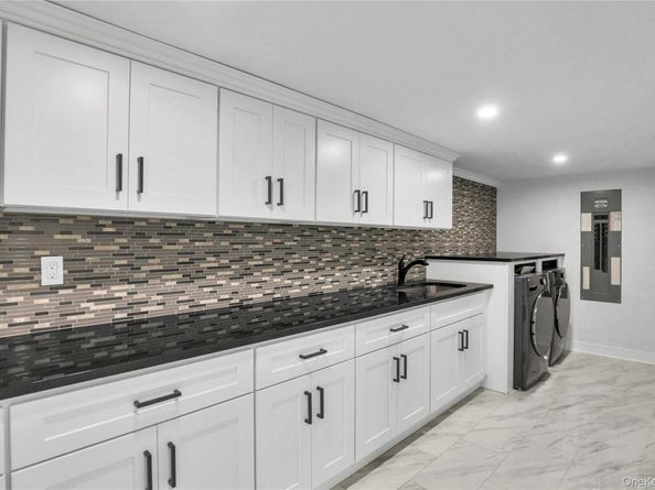 9 Susan Lane, Dix Hills NY 11746