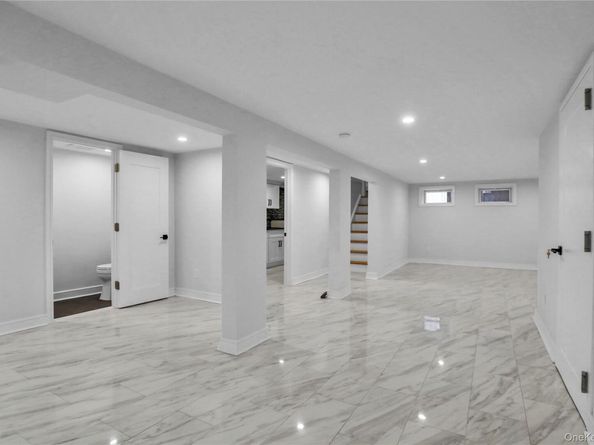 9 Susan Lane, Dix Hills NY 11746