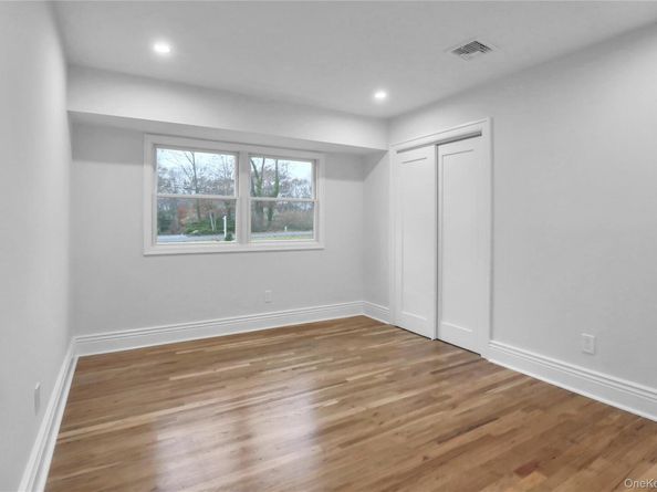 9 Susan Lane, Dix Hills NY 11746