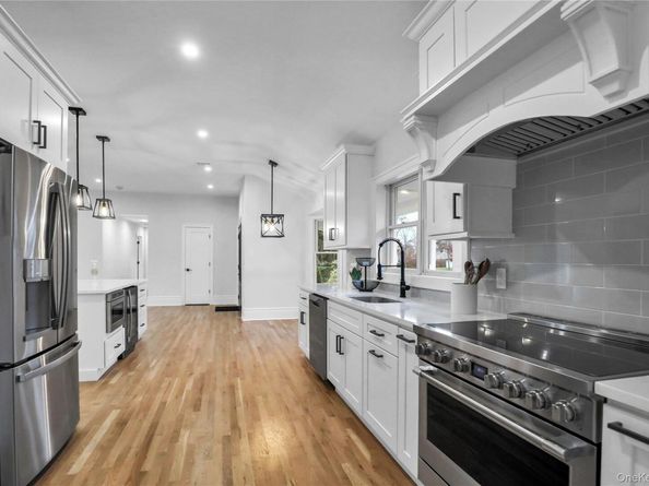 9 Susan Lane, Dix Hills NY 11746