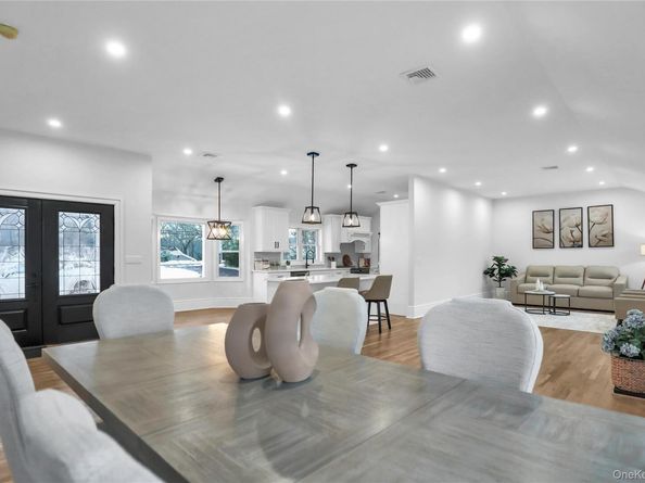 9 Susan Lane, Dix Hills NY 11746