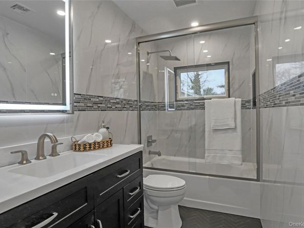 9 Susan Lane, Dix Hills NY 11746