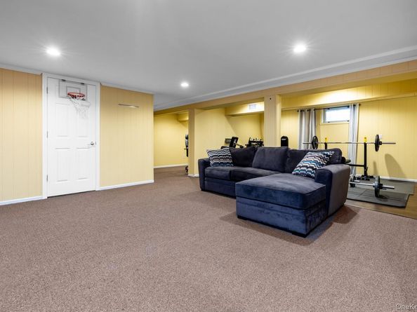 16 E Hill Drive, Smithtown NY 11787