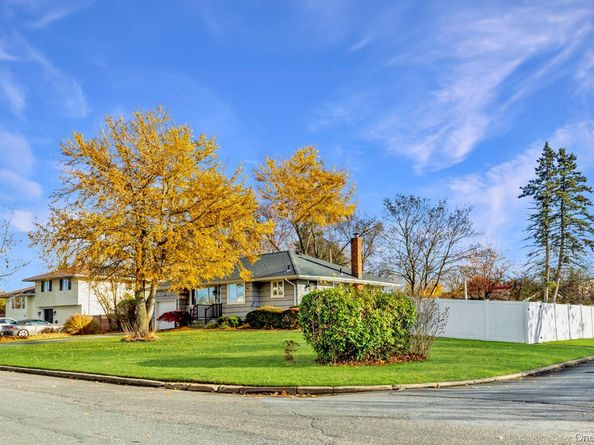 16 E Hill Drive, Smithtown NY 11787