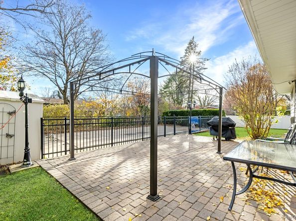 16 E Hill Drive, Smithtown NY 11787