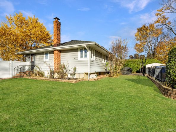 16 E Hill Drive, Smithtown NY 11787