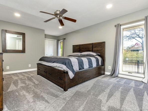 16 E Hill Drive, Smithtown NY 11787