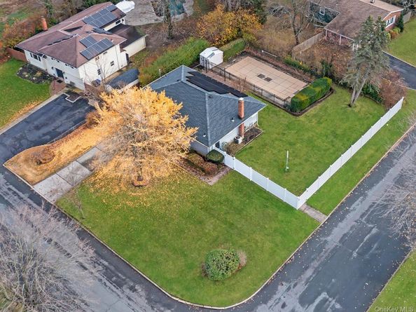 16 E Hill Drive, Smithtown NY 11787