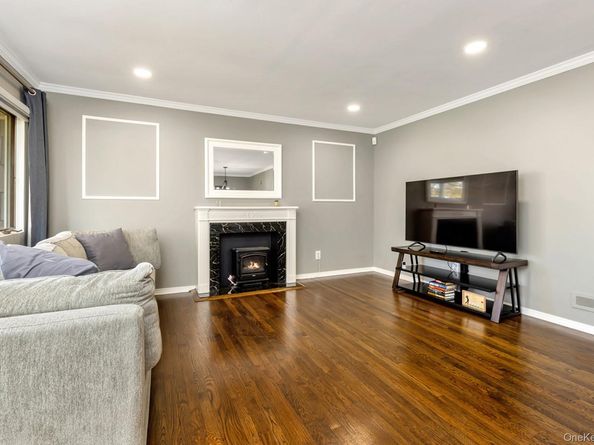 16 E Hill Drive, Smithtown NY 11787