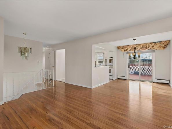 157 N Alleghany Avenue, Lindenhurst NY 11757