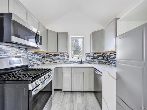 297 Catskill Avenue, Lindenhurst NY 11757