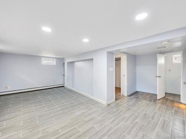 297 Catskill Avenue, Lindenhurst NY 11757