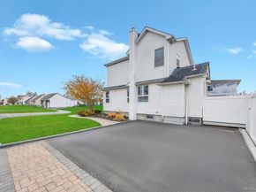 297 Catskill Avenue, Lindenhurst NY 11757