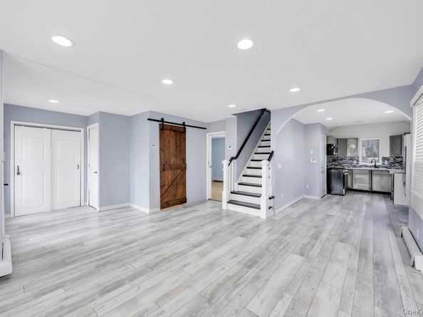 297 Catskill Avenue, Lindenhurst NY 11757