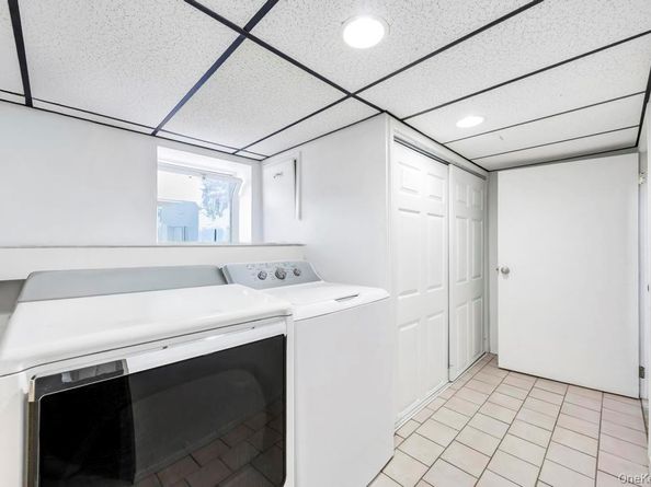 297 Catskill Avenue, Lindenhurst NY 11757