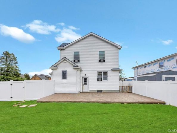 297 Catskill Avenue, Lindenhurst NY 11757