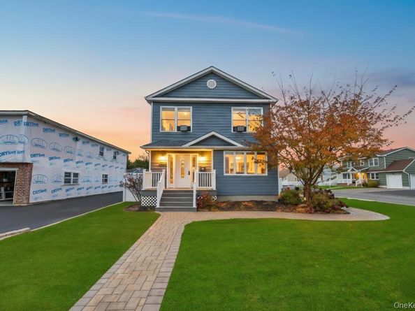 297 Catskill Avenue, Lindenhurst NY 11757