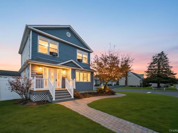 297 Catskill Avenue, Lindenhurst NY 11757