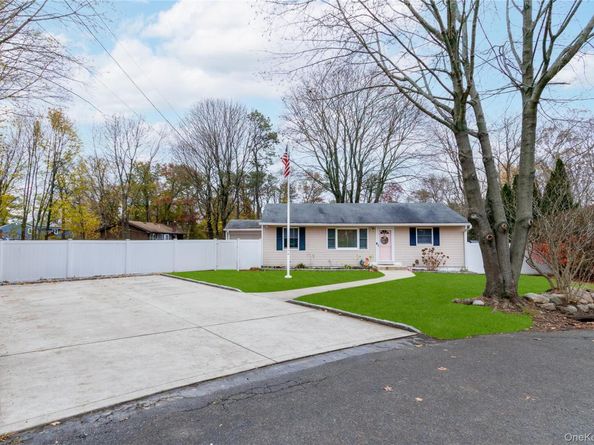 21 Wabil Road, Miller Place NY 11764