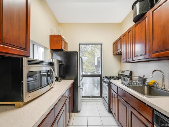 427 Schorr Drive 36A, College Point NY 11356