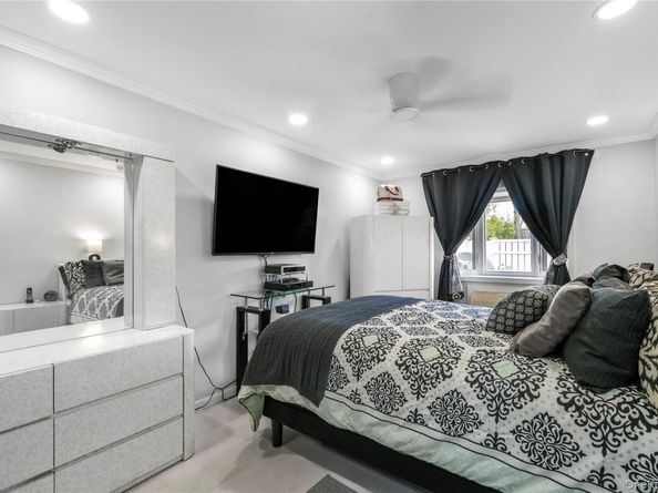 427 Schorr Drive 36A, College Point NY 11356