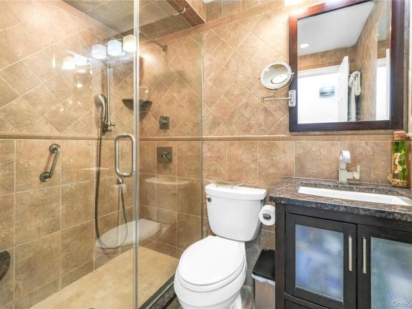 427 Schorr Drive 36A, College Point NY 11356