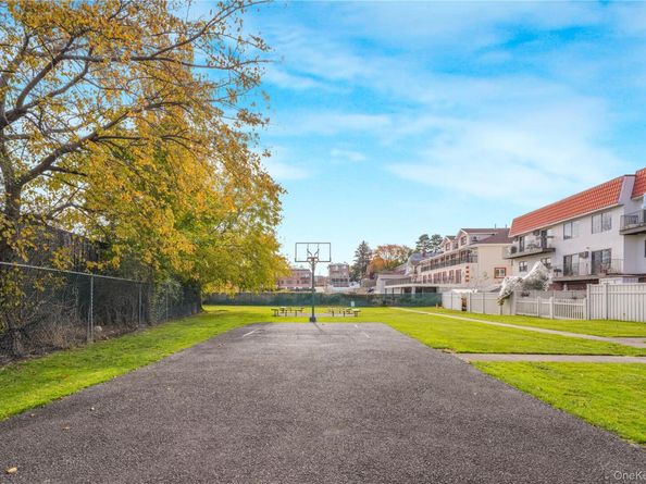 427 Schorr Drive 36A, College Point NY 11356