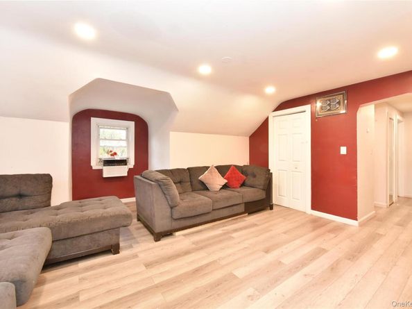 407 Second St Street, Elmont NY 11003