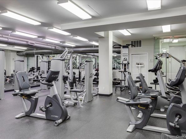 17-85 215th Street 1E, Bayside NY 11360