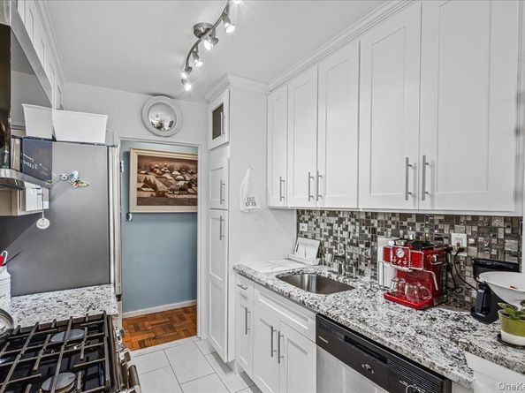 17-85 215th Street 1E, Bayside NY 11360